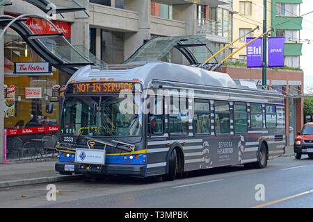 Vancouver Trolley Bus Route 6 auf Davie Street in der Innenstadt von Vancouver, British Columbia, Kanada. Stockfoto