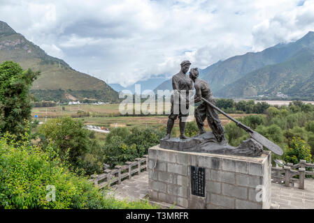 Chinesische Rote Armee Monument an der ersten Biegung des Yangtse Flusses bei Shigu, Yulong County, Yunnan, China Stockfoto