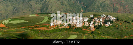 Honghe Hani Dorf und Reisterrassen ist die Terrasse in der Präfektur Honghe, Yuanyang County, Yunnan, China. Es ist ein Weltkulturerbe und Stockfoto