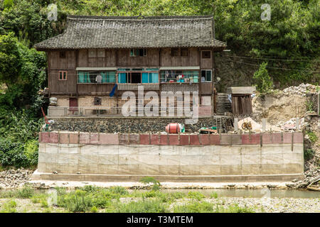 Typische Miao Haus in Qingman Dorf. Stockfoto
