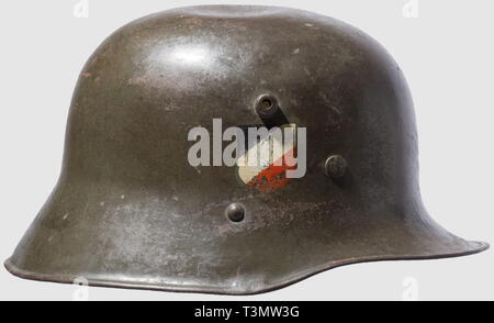 Schutzkleidung, Helme, Austian stahlhelm M17, Armee, in der deutschen Service 1938 - 1945, Editorial-Use - Nur Stockfoto