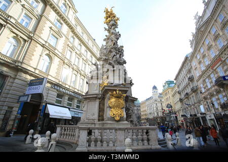 Pestsäule oder Trinity Spalte ist eine Dreifaltigkeitssäule auf dem Graben entfernt Stockfoto