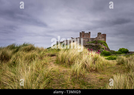 Bamburgh Castle an der Küste von Northumberland. Stockfoto