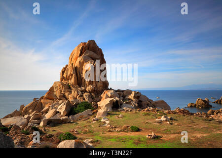 Eine erstaunliche Anzeige von granitfelsen am Capo Testa, einem wunderschönen felsigen Landzunge an der nördlichen Spitze von Sardinien, Italien Stockfoto