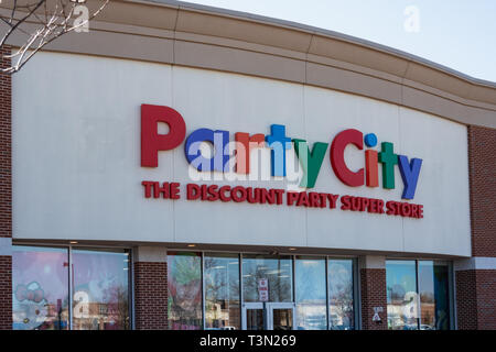 Trenton, NJ - April 1, 2019: Party Stadt im Hamilton Marketplace Mall ist ein Rabatt party Super Store. Stockfoto