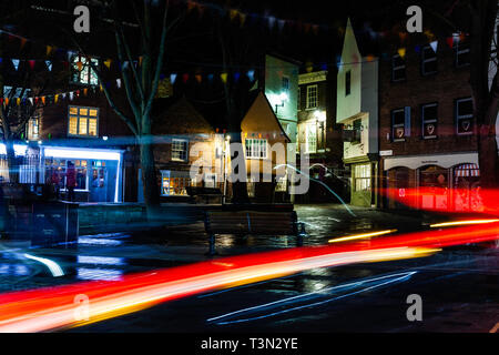 York, Shambles auf einem nassen Nacht. Und auto Rückleuchten. Stockfoto