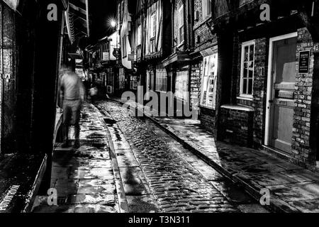 York, Shambles auf einem nassen Nacht. In Schwarz und Weiß. Stockfoto