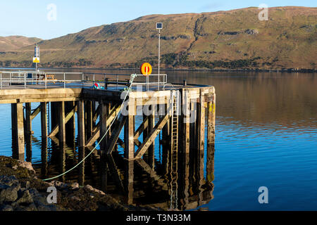 Alte Pier in carbost am Loch Harport auf der Isle of Skye, Hochland, Schottland, Großbritannien Stockfoto