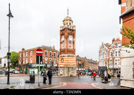 Der Uhrturm in Crouch End, London, UK, errichtet 1895 im "Wertschätzung und Anerkennung der öffentlichen Dienstleistungen" von Henry Reader Williams (1822-97) Stockfoto