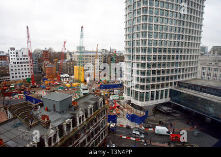 Bauarbeiten an der Tottenham Court Road Standort der neuen Crossrail Entwicklung. London. 26.01.2011. Stockfoto