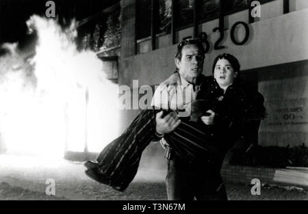 Schauspieler Tommy Lee Jones und Gaby Hoffmann im Film Vulkan, 1997 Stockfoto