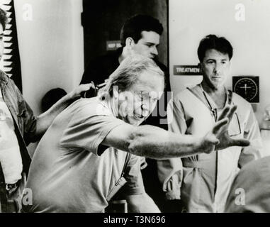 Regisseur Wolfgang Petersen und Dustin Hoffman am Set des Films tödlichen Virus, 1995 Stockfoto