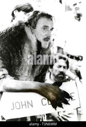 John Cleese auf dem Set des Films wilde Kreaturen, 1997 Stockfoto