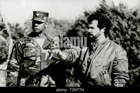 Regisseur Edward Zwick und Denzel Washington auf dem Set des Films Courage Under Fire, 1996 Stockfoto