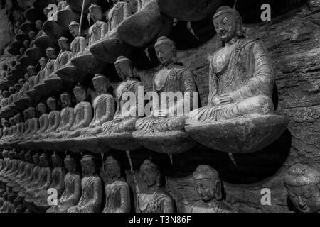 Buddhas, tausend Buddha Berg, Berg Qianfo Wanfo Höhle, Jinan, Provinz Shandong, China Stockfoto