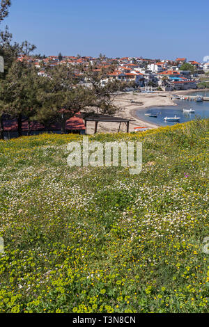 Panoramablick auf Stadt Nea Fokea, Kassandra, Chalkidiki, Zentralmakedonien, Griechenland Stockfoto