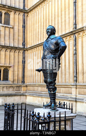 William Herbert, Kanzler der Universität Oxford, Earl of Pembroke Statue außerhalb der Bodleian Library der Universität Oxford, Oxford, Großbritannien Stockfoto