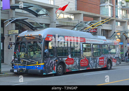 Vancouver Trolley Bus Route 6 auf Davie Street in der Innenstadt von Vancouver, British Columbia, Kanada. Stockfoto