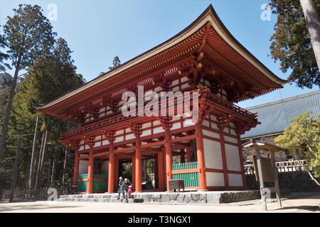 Chumon Gate bei Koyasan, Japan. Stockfoto