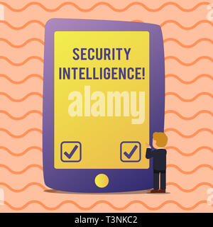 Konzeptionelle Handschrift zeigt Security Intelligence. Begriff Sinne zum Schutz einer Organisation von Bedrohungen und Risiken, Geschäftsmann und Gest Stockfoto