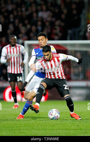 London, Großbritannien. 10 Apr, 2019. bduring der EFL Sky Bet Championship Match zwischen Brentford und Ipswich Town bei Griffin Park, London, England am 10. April 2019. Foto von Carlton Myrie. Nur die redaktionelle Nutzung, eine Lizenz für die gewerbliche Nutzung erforderlich. Keine Verwendung in Wetten, Spiele oder einer einzelnen Verein/Liga/player Publikationen. Credit: UK Sport Pics Ltd/Alamy leben Nachrichten Stockfoto