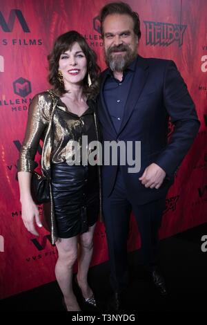 Darsteller Milla Jovovich und David Harbour an der Hellboy kanadische Premiere bei der Scotiabank Theater am April 10, 2019 in Toronto, Kanada statt. 10 Apr, 2019. Credit: Baden Roth/ZUMA Draht/Alamy leben Nachrichten Stockfoto