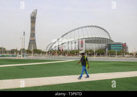 Doha, Katar. 11 Apr, 2019. Ein Blick auf die Al Khalifa International Stadium abgeschlossen im Jahr 2017, einer von 8 Orten, die die FIFA 2022 Word Cup in den Golfstaat Katar Credit host: Amer ghazzal/Alamy leben Nachrichten Stockfoto