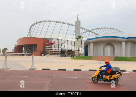 Doha, Katar. 11 Apr, 2019. Ein Blick auf die Al Khalifa International Stadium abgeschlossen im Jahr 2017, einer von 8 Orten, die die FIFA 2022 Word Cup in den Golfstaat Katar Credit host: Amer ghazzal/Alamy leben Nachrichten Stockfoto