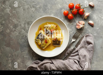 Bacalao al Pil Pil, gesalzenen Kabeljau in emulgiert Olivenöl Sauce, spanische Küche, Baskenland Stockfoto