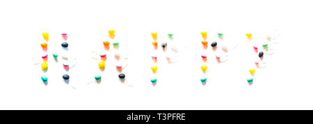 Bunte kleine Eier auf einem weißen Hintergrund angeordnet in Form der Text glücklich, Feiertag Ostern Konzept Stockfoto
