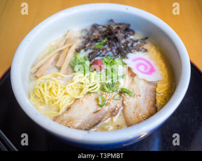 Japanische shio Ramen, mit weißen tonkotsu Brühe, aus Hokkaido Ramen Santouka auf Dundas Street in Toronto, Ontario, Kanada. Stockfoto