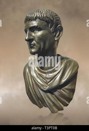 Vollständige Ansicht der Römischen Bronze Skulptur Büste als ylla' aus dem tablinium der Villa der Papyri in Herculaneum, Museum für Archäologie, Italien bekannt Stockfoto