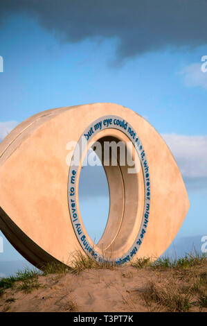 "Das Auge" des Bildhauers Stephen Broadbent, Littlehaven Promenade, South Shields Stockfoto