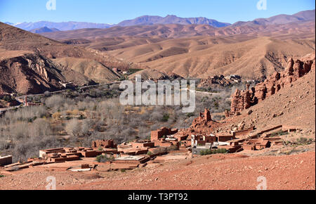 Landschaft mit alten Berberdorf in der Nähe von Boumalne Dades in Atlas Mountains region in Marokko Stockfoto