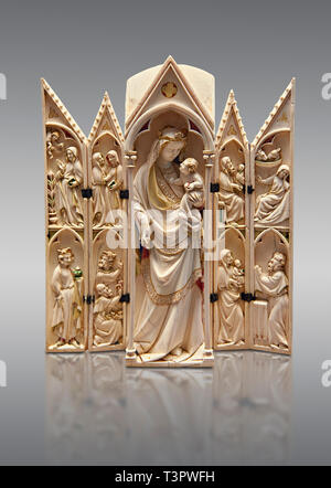 Mittelalterlichen gotischen Elfenbein Tabernakel mit der Darstellung der Jungfrau und Kind mit Szenen aus der Verkündigung, Geburt Christi, die Anbetung der Heiligen Drei Könige und die vorhanden Stockfoto