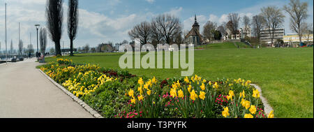 Aarbon, SG/Schweiz - April 7, 2019: Touristen und Einheimischen einen schönen Frühlingstag genießen am Bodensee in der Schweiz Stockfoto