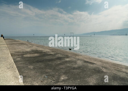 Aarbon, SG/Schweiz - April 7, 2019: Touristen und Einheimischen einen schönen Frühlingstag genießen am Bodensee in der Schweiz Stockfoto