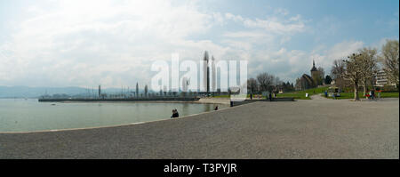 Aarbon, SG/Schweiz - April 7, 2019: Touristen und Einheimischen einen schönen Frühlingstag genießen am Bodensee in der Schweiz Stockfoto