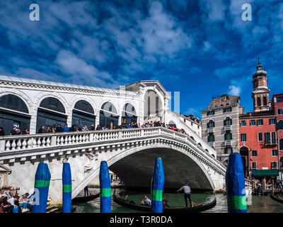 Rialto-brücke Venedig - Ponte di Rialto - über den Canal Grande in Venedig, Italien die Brücke entworfen von Antonio da Ponte und im Jahr 1591 abgeschlossen. Stockfoto