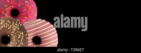 Drei verschiedenen Donuts auf schwarzem Hintergrund. Schließen sie isoliert. Banner. Stockfoto
