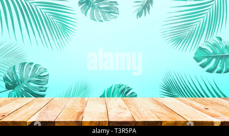Sommer und Natur Produkt Display mit Holz Tisch Zähler auf palm leaf in leuchtenden farben Hintergrund. Für Key Visual Layout Stockfoto