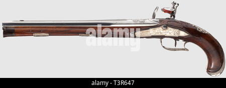 Silber - Flintlock pistol montiert, Johann Anton Köck, Mainz, circa 1740. Glatte Bohrung 14 mm Kaliber, am Hinterteil schnitt Darstellung des alten Kopf, unterzeichnete Rippe auf der oberen Seite. Flintlock mit feinen Ranke Gravur. Volle Lager mit Horn auf der Nase und ein eigenes gravierte Silber Möbel geschnitzt. Holz- ladestock mit Horn Tipp. Fachmännisch überarbeitet Waffe in gutem Zustand. Länge 44 cm. Johann Anton Köck, Mainz, circa 1735 - 40, historisch, historische, 18. Jahrhundert, der Pistole, zivile Faustfeuerwaffen, Handheld, Waffe, Waffen, Schusswaffen, Feuer arm, Waffen, Schusswaffen,, Additional-Rights - Clearance-Info - Not-Available Stockfoto