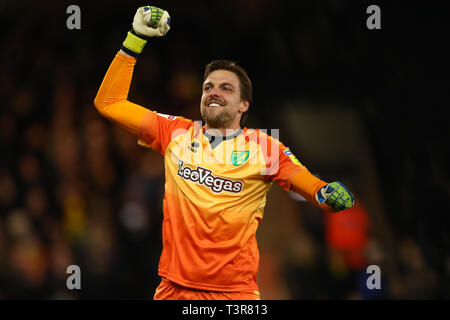 Tim Krul von Norwich City feiert das Ziel von Christoph Zimmermann von Norwich City zu bringen Sie 2-1 voraus - Norwich City v Lesen, Sky Bet meist Stockfoto