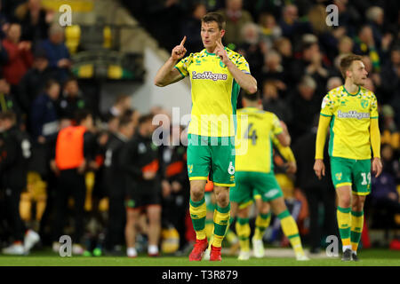 Christoph Zimmermann von Norwich City fordert seine Teamkollegen Fokus nach seinem Seiten zweite Ziel zählen zu halten, indem Sie 2-1 voraus - Norwich City v R Stockfoto