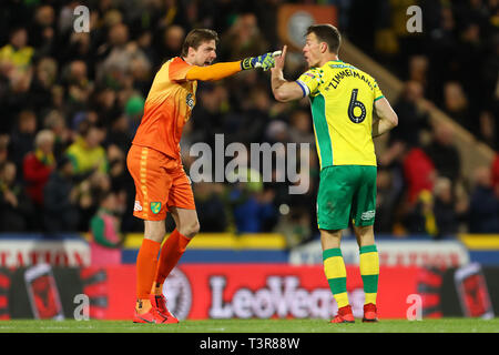 Tim Krul und Christoph Zimmermann von Norwich City widersprechen - Norwich City v Lesen, Sky Bet Meisterschaft, Carrow Road, Norwich - 10. April 2019 EDI Stockfoto