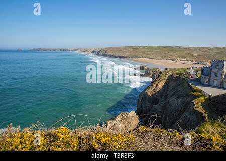 Perranporth Coast View North Cornwall uk mit wunderschönen blauen Meer Stockfoto