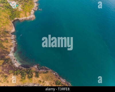 Phomthep oder Promthep Höhle Symbol von Phuket, Thailand. Luftaufnahme von Drone kamera Phromthep Höhle View Point auf Phuket. Stockfoto