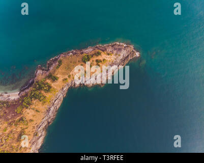 Phomthep oder Promthep Höhle Symbol von Phuket, Thailand. Luftaufnahme von Drone kamera Phromthep Höhle View Point auf Phuket. Stockfoto