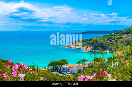 Panoramablick auf Strand von Cavoli und an der Küste auf der Insel Elba, Toskana, Italien. Stockfoto