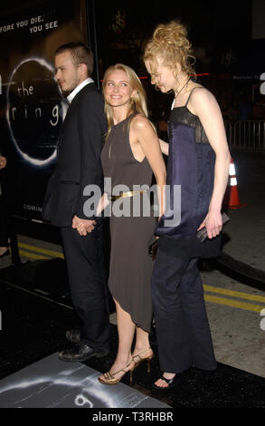 LOS ANGELES, Ca. Oktober 09, 2002: Schauspielerin Nicole Kidman (rechts) mit dem Schauspieler Heath Ledger & Schauspielerin Freundin Naomi Watts bei der Premiere in Los Angeles, der neuen Watt " Film den Ring. © Paul Smith/Featureflash Stockfoto
